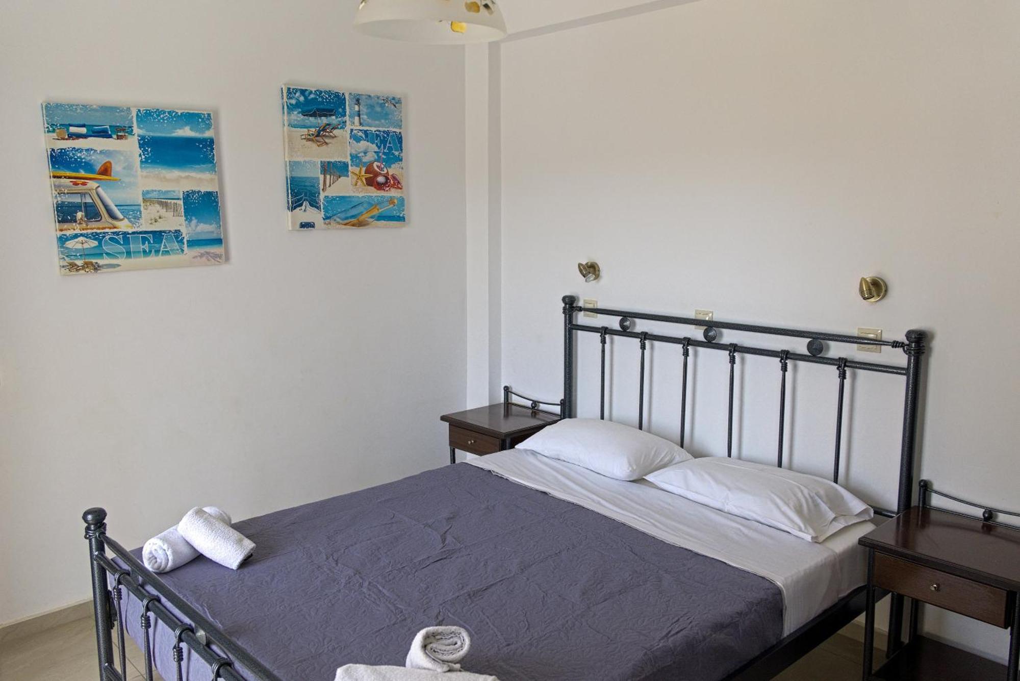 Amoudi Studios Apartments Hotel Room photo