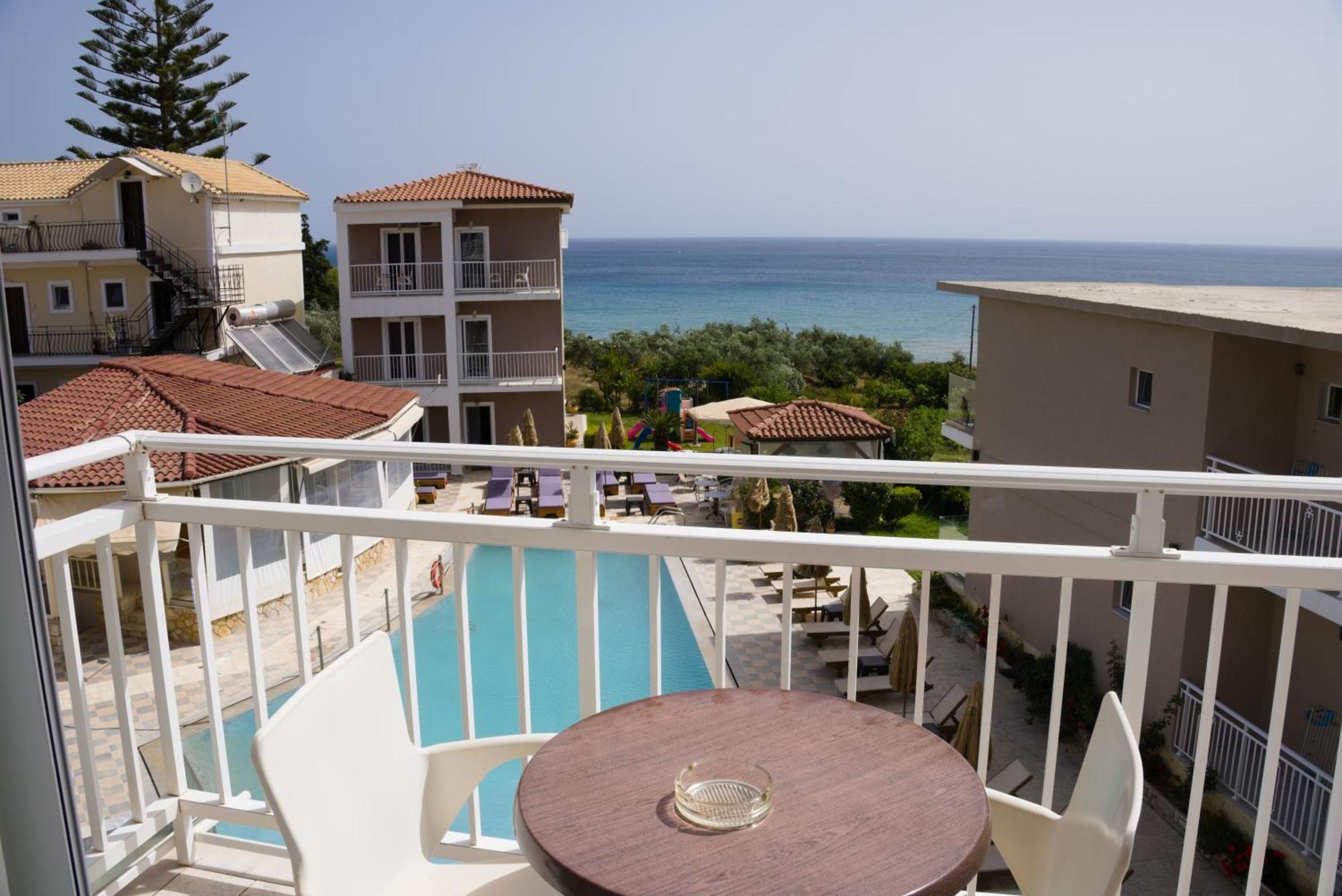 Amoudi Studios Apartments Hotel Room photo